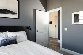 Bordeaux - Luxe LF Square Apts with Rooftop by Zencity