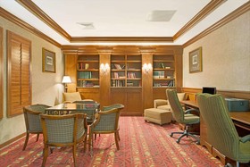 Days Inn & Suites by Wyndham St. Louis/Westport Plaza