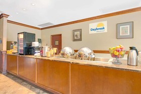 Days Inn & Suites by Wyndham St. Louis/Westport Plaza