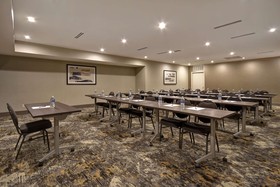 DoubleTree by Hilton St. Louis Airport