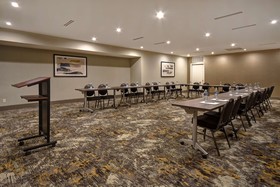 DoubleTree by Hilton St. Louis Airport