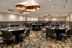 DoubleTree by Hilton St. Louis Airport