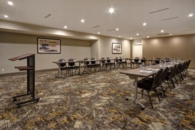 DoubleTree by Hilton St. Louis Airport