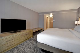 DoubleTree by Hilton St. Louis Airport