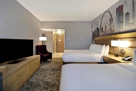 DoubleTree by Hilton St. Louis Airport