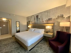 DoubleTree by Hilton St. Louis Airport