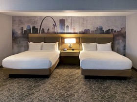 DoubleTree by Hilton St. Louis Airport