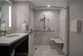 DoubleTree by Hilton St. Louis Airport