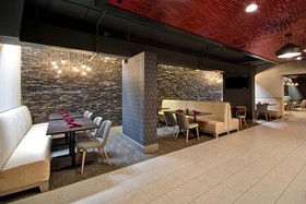 DoubleTree by Hilton St. Louis Airport