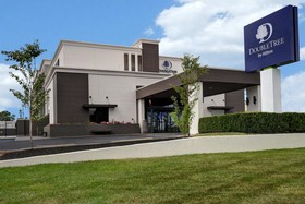DoubleTree by Hilton St. Louis Airport