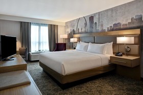 DoubleTree by Hilton St. Louis Airport