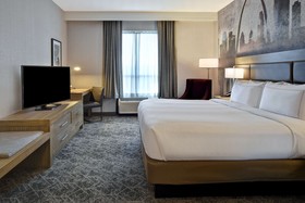 DoubleTree by Hilton St. Louis Airport