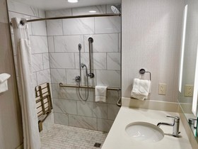 DoubleTree by Hilton St. Louis Airport