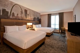 DoubleTree by Hilton St. Louis Airport