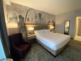 DoubleTree by Hilton St. Louis Airport