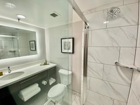 DoubleTree by Hilton St. Louis Airport