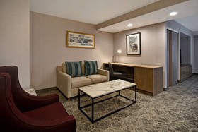 DoubleTree by Hilton St. Louis Airport