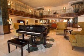 Drury Inn & Suites Convention Center