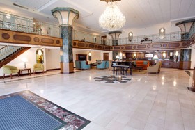 Drury Inn & Suites Convention Center