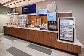 Holiday Inn Express & Suites St Louis Airport