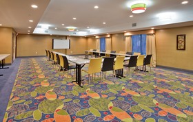 Holiday Inn Express & Suites St Louis Airport