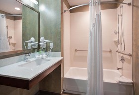 Holiday Inn Express & Suites St Louis Airport