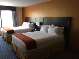 Holiday Inn Express & Suites St Louis Airport