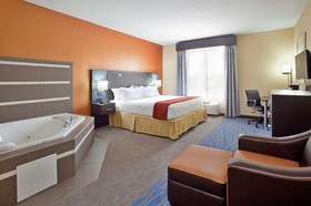 Holiday Inn Express & Suites St Louis Airport