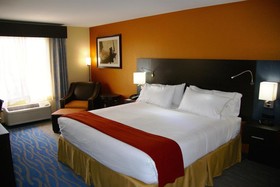 Holiday Inn Express & Suites St Louis Airport