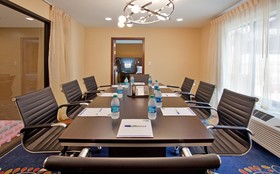 Holiday Inn Express & Suites St Louis Airport