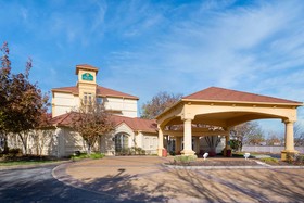 La Quinta Inn & Suites by Wyndham St. Louis Westport