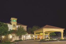 La Quinta Inn & Suites by Wyndham St. Louis Westport