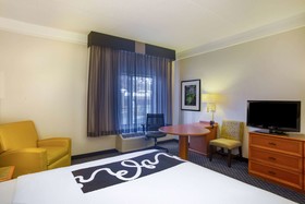 La Quinta Inn & Suites by Wyndham St. Louis Westport