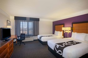 La Quinta Inn & Suites by Wyndham St. Louis Westport