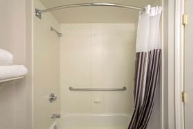 La Quinta Inn & Suites by Wyndham St. Louis Westport