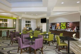 La Quinta Inn & Suites by Wyndham St. Louis Westport