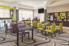 La Quinta Inn & Suites by Wyndham St. Louis Westport