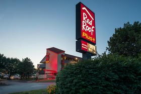 Red Roof PLUS+ St Louis - Forest Park/Hampton Ave