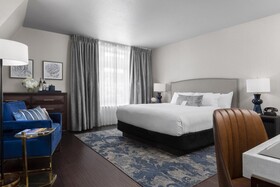 Seven Gables Inn