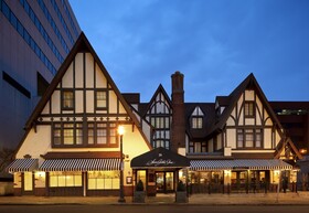 Seven Gables Inn