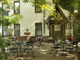 Seven Gables Inn