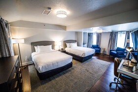 Seven Gables Inn