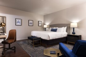 Seven Gables Inn