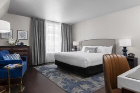 Seven Gables Inn