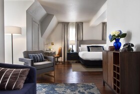 Seven Gables Inn