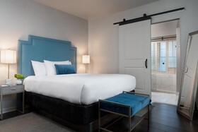 Seven Gables Inn