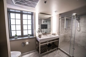 Seven Gables Inn