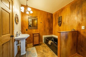 The Islander Inn