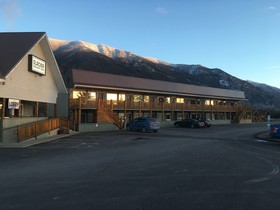Western Inn Glacier Park