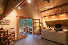 Pineview Lodge